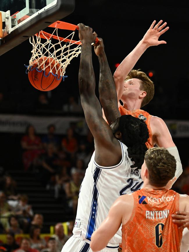 CAIRNS, AUSTRALIA - SEPTEMBER 28: Montrezl Harrell of the 36ers dunks the ball during the round two NBL match between Cairns Taipans and Adelaide 36ers at Cairns Convention Centre, on September 28, 2024, in Cairns, Australia. (Photo by Emily Barker/Getty Images)