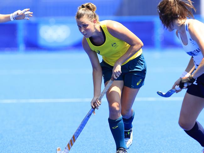 Maddy Fitzpatrick In action for the Hockeyroos in a practice match against Great Britain at Oi Hockey Stadium at the Tokyo 2020 Olympics. Pics Adam Head