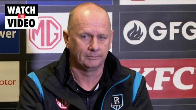 Ken Hinkley walks out of press conference after coaching question