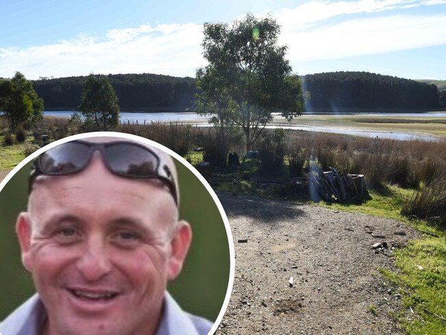 Jeff Mundy with Myponga Reservoir artwork