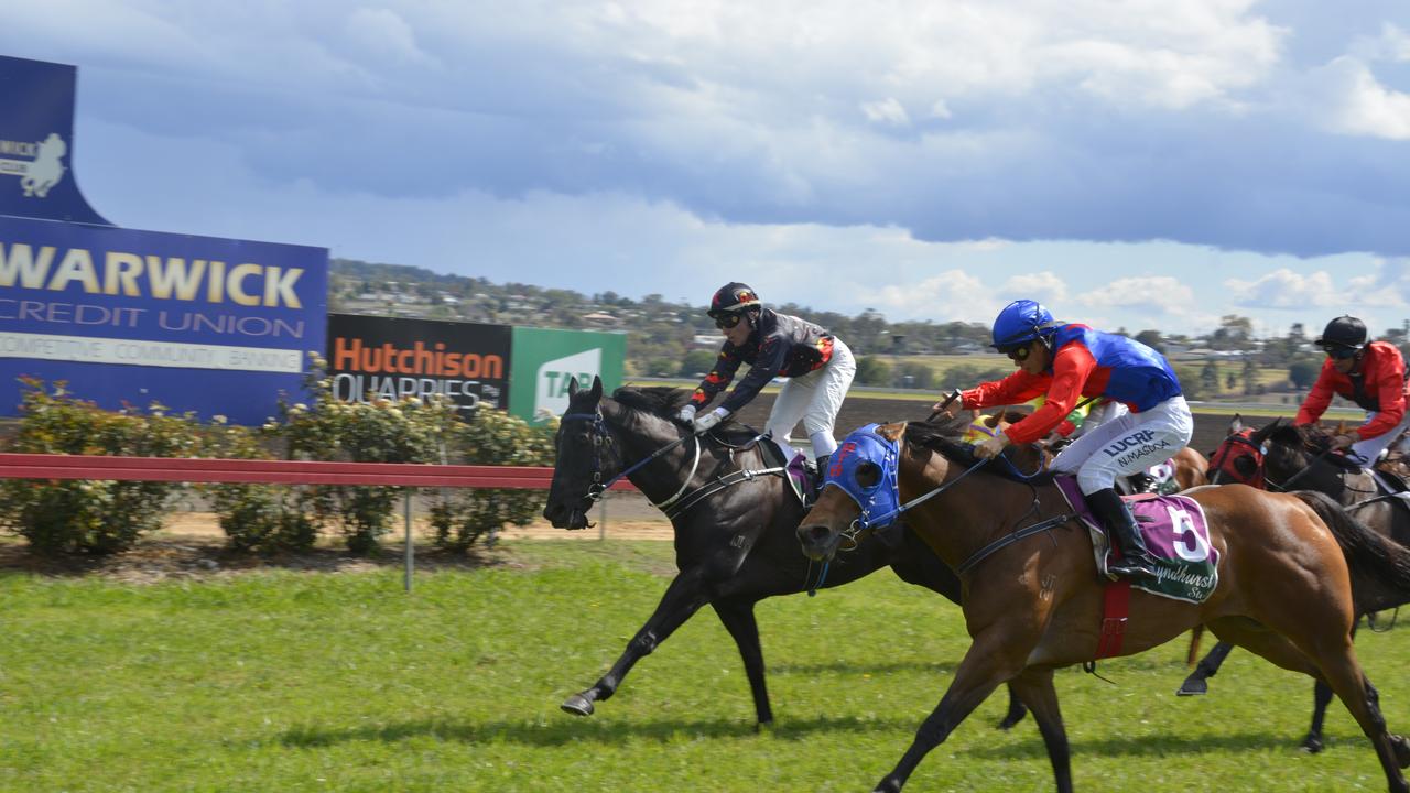 Mister Ward and apprentice Noriyuki Masuda finish strongly on the outside to defeat Inkblot in today's Class 3 Plate at Allman Park.