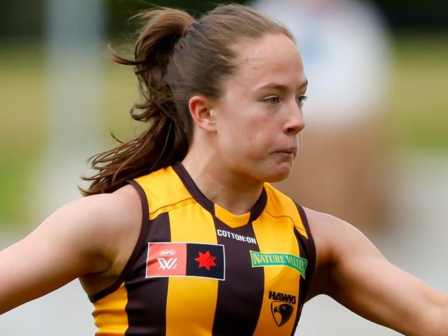 BALLARAT, AUSTRALIA - SEPTEMBER 10: Jasmine Fleming of the Hawks kicks the ball during the 2023 AFLW Round 02 match between the Western Bulldogs and the Hawthorn Hawks at Mars Stadium on September 10, 2023 in Ballarat, Australia. (Photo by Dylan Burns/AFL Photos via Getty Images)