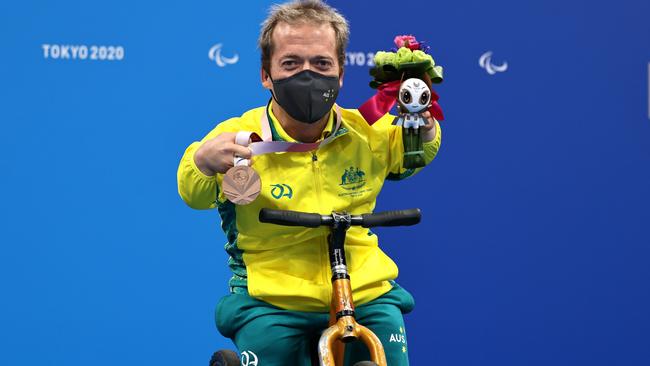 TOKYO, JAPAN – AUGUST 28: Bronze medallist Grant Patterson of Team Australia poses during the medal ceremony for the Men's 150m Individual Medley – SM3 Final on day 4 of the Tokyo 2020 Paralympic Games at Tokyo Aquatics Centre on August 28, 2021 in Tokyo, Japan. (Photo by Buda Mendes/Getty Images)