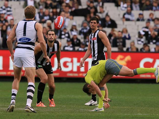 The centre bounce will be scrapped in the TAC Cup. Picture: Wayne Ludbey