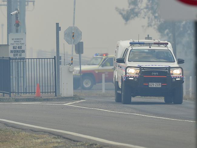 A fire burning south of Townsville has masked the Bruce Highway in smoke. The vegetation fire started near the JBS Meatworks at Stuart. PICTURE: MATT TAYLOR.