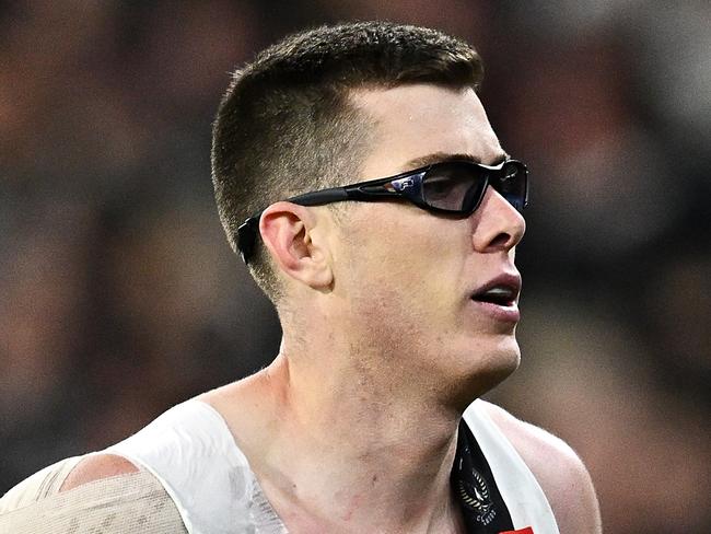 MELBOURNE, AUSTRALIA - SEPTEMBER 22: Mason Cox of the Magpies leaves the field with a torn shirt during the AFL First Preliminary Final match between Collingwood Magpies and Greater Western Sydney Giants at Melbourne Cricket Ground, on September 22, 2023, in Melbourne, Australia. (Photo by Quinn Rooney/Getty Images)