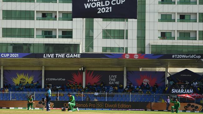 Quinton De Kock of South Africa joins his teammates in taking the knee. Picture: Alex Davidson/Getty Images