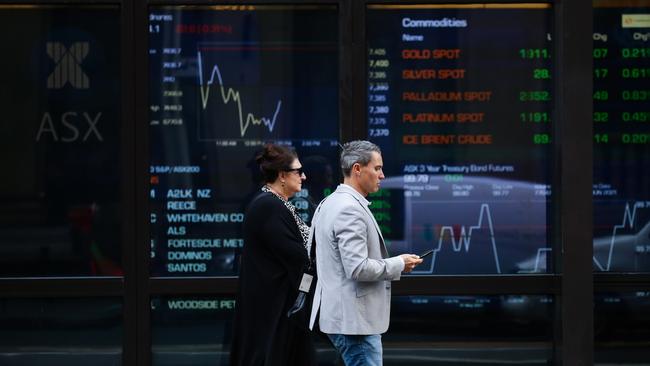 Australian share investors now look like finishing calendar 2021 in the box seat as the ASX 200 heads towards rewarding investors with a 12 per cent increase for the last 12 months. Above, outside the ASX in Sydney. Picture: NCA NewsWire / Gaye Gerard