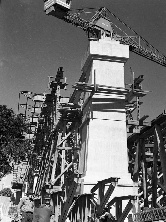 The Story Bridge under construction in 1937