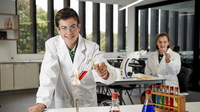 The Australian science curriculum is both narrow and shallow, writes Ben Jensen.