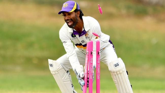 VTCA: Buddika Hasaranga attempts to run out Rangika of Craigieburn.