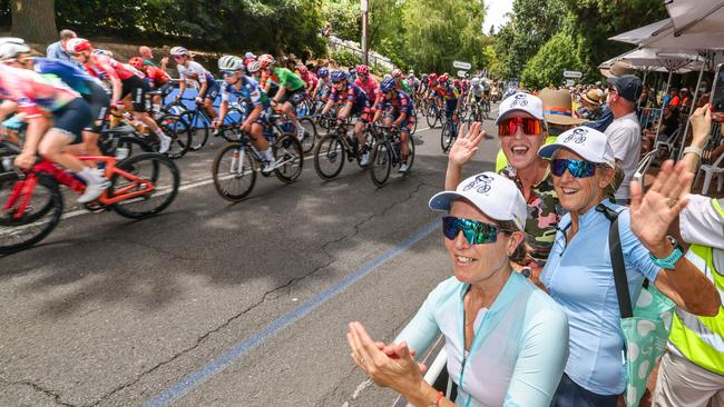 NEWS ADVHyundai Women's Stage 3: Stirling to StirlingJulie Cummings, 64, Brighton Suzanne Ridding, 59, Brighton Helen Riekie, 53, BrightonImage/Russell Millard Photography