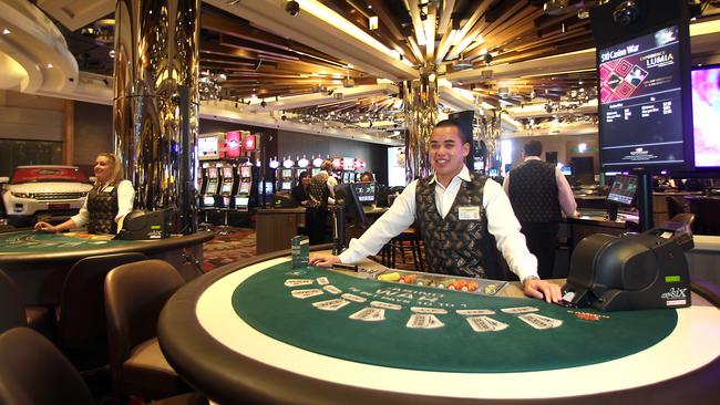 Crown Casino will be required to enforce 15-minute breaks to people gambling for three continuous hours.