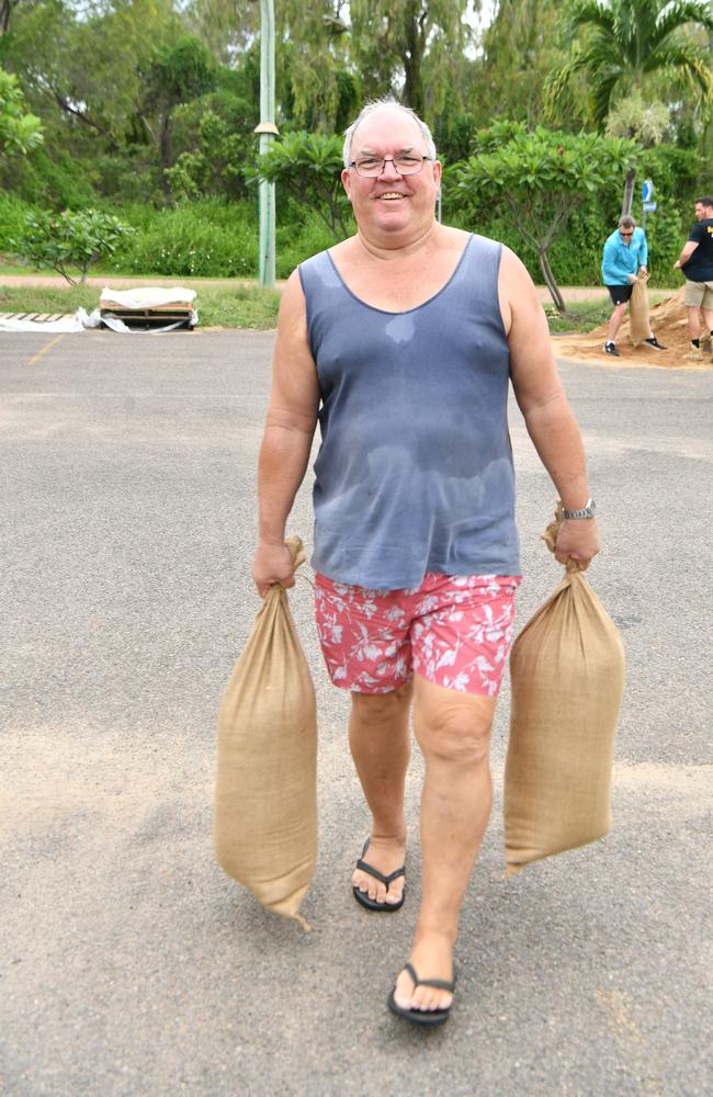 Bryan Lyne gets some sandbags from the community centre. Picture: Evan Morgan