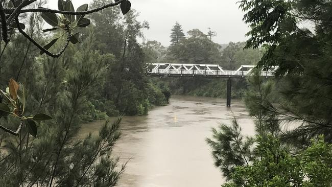 The Richmond River continues to rise as heavy rain falls in Lismore.