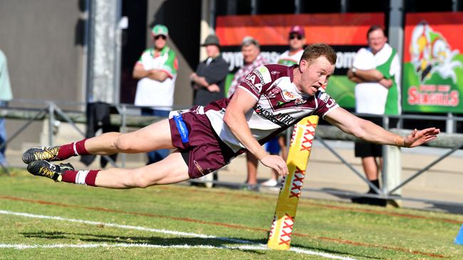 Henare Wells of the Bears dives for the ball during the round 22 Intrust Super Cup match between the Wynnum Manly Seagulls and the Burleigh Bears played at Kougari Oval in Brisbane, Sunday, August 6, 2017. (AAP Image/Darren England)