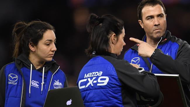 Coach of the Kangaroos Brad Scott (right) is seen during the Round 22 AFL match between the St Kilda Saints and the North Melbourne Kangaroos at Etihad Stadium in Melbourne, Sunday, August 20, 2017. (AAP Image/Julian Smith) NO ARCHIVING, EDITORIAL USE ONLY