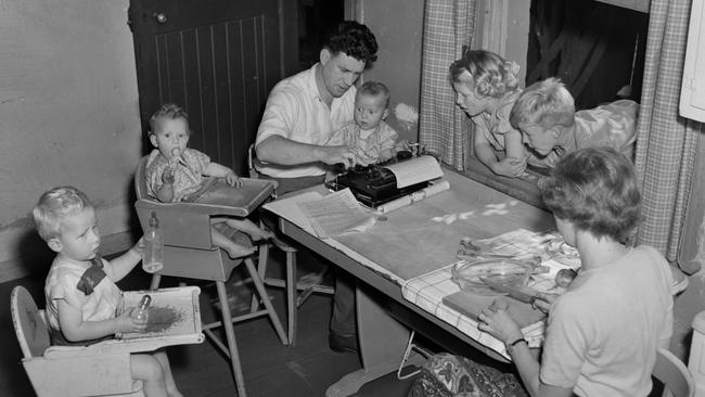 Park and Darcy Niland at home, with their children. Picture: Mitchell Library, State Library of New South Wales