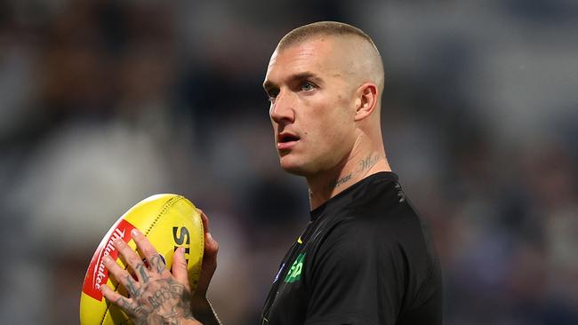 GEELONG, AUSTRALIA - JUNE 01: Dustin Martin of the Tigers   warms up prior to the round 12 AFL match between Geelong Cats and Richmond Tigers at GMHBA Stadium on June 01, 2024 in Geelong, Australia. (Photo by Graham Denholm/Getty Images)