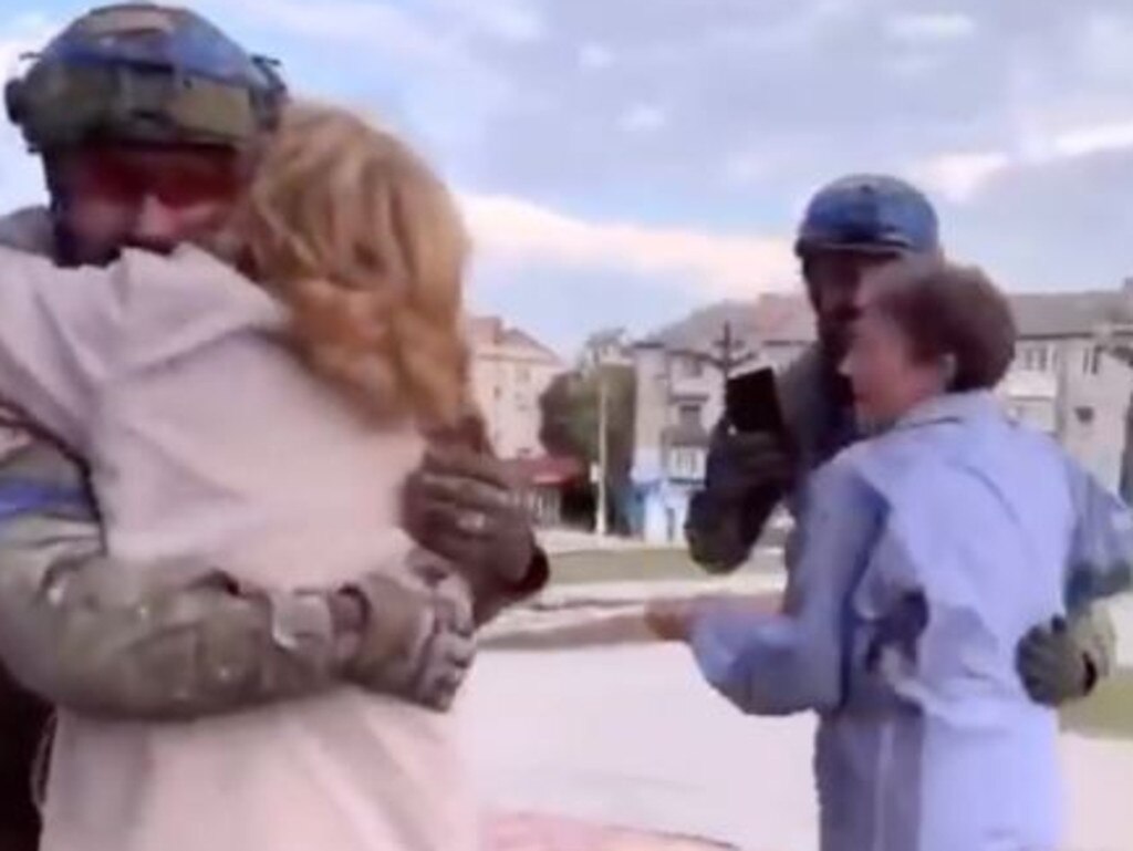 Women embrace Ukrainian soldiers in Balakliia, a city in Kharkiv. Picture: Twitter