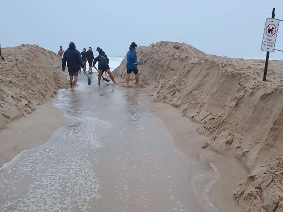 Many locals were using shovels to dig a passageway in the torrential train.