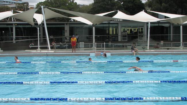 Victoria Park Pool, Broadway, Sydney.