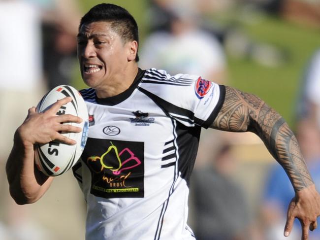 Bundaberg Red Cup Grand Final Wentworthville Magpies v Cabramatta Two Blues at Leichhardt Oval. Wenty magpies win Grand Final. Wenty`s  centre Karl Filiga makes a break.