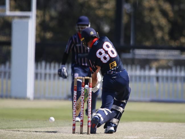 Henry Read hits out. Picture Warren Gannon Photography