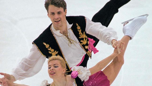 This photo taken on February 24, 1996 shows Russian figure skaters Evgenia Shishkova and Vadim Naumov performing at the Pairs event at the Figure Skating Championship finals in Paris. Russian figure skating couple Evgenia Shishkova and Vadim Naumov, who won the 1994 world pairs title, were on board a US passenger jet that crashed in Washington on January 29, 2025, Russian news agencies reported. The state TASS and RIA news agencies, both citing a source, reported on Thursday the pair were on board the crashed plane. (Photo by Pierre VERDY / AFP)