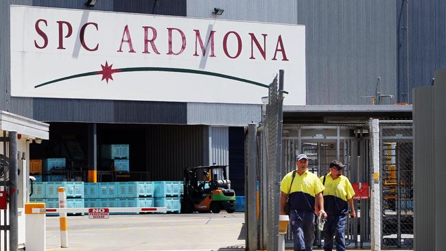 Workers at the SPC Ardmona cannery in Shepparton.