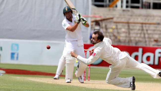 AB De Villiers smashes one back past Lyon in a Test at Adelaide Oval in 2012. 