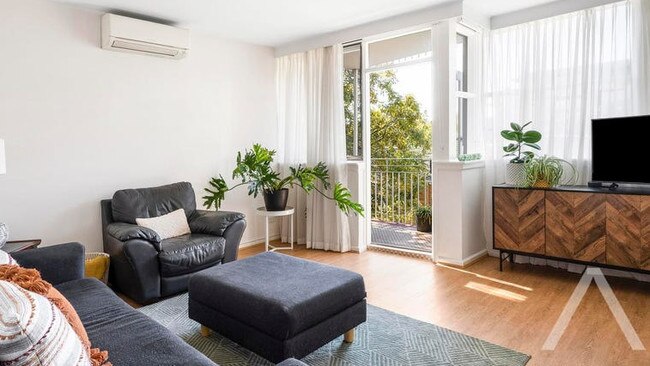 Three first-home buyers missed out on Hawthorn apartment to a buyer who inspected it for the first time before the auction.