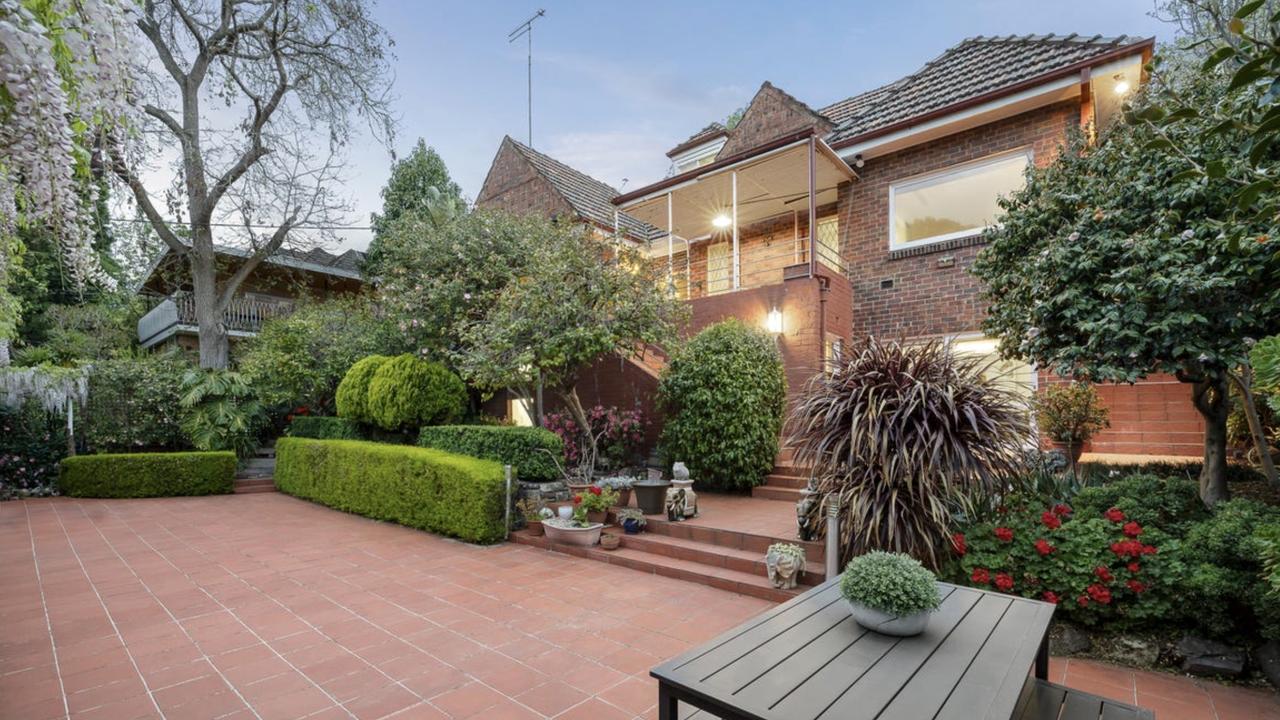 17 Yarravale Rd, Kew, Sold for $280,000 in 1987, Sold for $3.05m in March 2025
