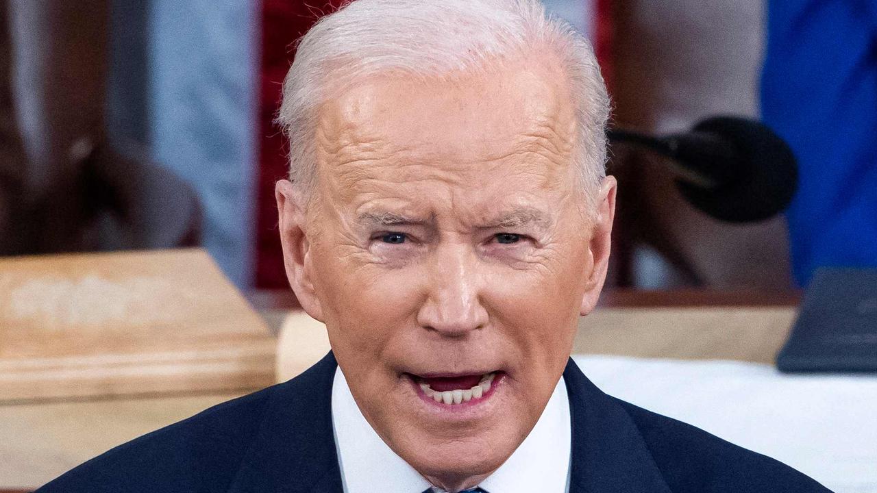Joe Biden dit que les États-Unis saisiront les yachts, les appartements et les jets privés des oligarques russes
