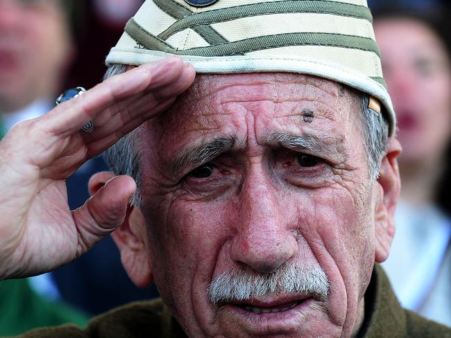 A Turkish war veteran attends a ceremony marking the 100th anniversary of Gallipoli Victory Day, the battle that marked a turnaround against the Allied Forces in favor of the Turks during World War I, , on March 18, 2015 in the northwestern province of Canakkale. AFP PHOTO/OZAN KOSE