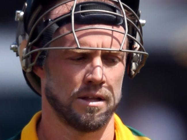 South Africa's AB de Villiers is dismissed for 25 runs during the Pool B 2015 Cricket World Cup match between South Africa and Zimbabwe at Seddon Park in Hamilton on February 15, 2015..  AFP PHOTO / Michael Bradley