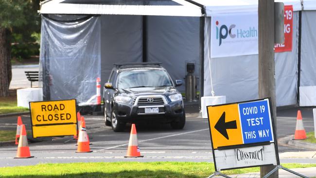 A car leaves a drive-through testing clinic in Melbourne on August 13, 2020. - Australia's virus-hit Victoria state reported a major drop in new coronavirus cases on August 13, but officials warned against complacency amid a "worrying" spread of the disease in regional areas outside Melbourne. (Photo by William WEST / AFP)