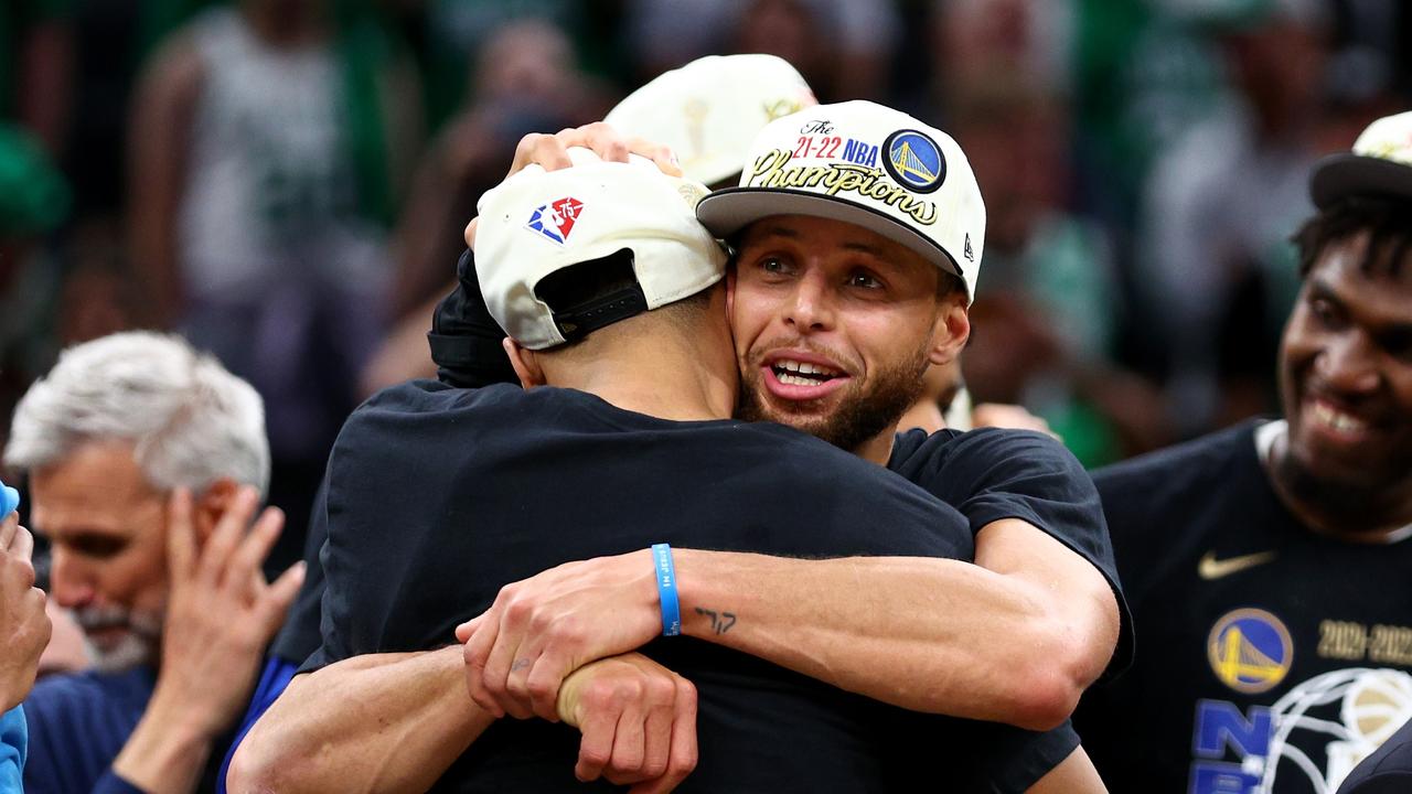 BOSTON, MASSACHUSETTS - JUNE 16: Stephen Curry #30 of the Golden State Warriors hugs Jordan Poole #3 after defeating the Boston Celtics 103-90 in Game Six of the 2022 NBA Finals at TD Garden on June 16, 2022 in Boston, Massachusetts. NOTE TO USER: User expressly acknowledges and agrees that, by downloading and/or using this photograph, User is consenting to the terms and conditions of the Getty Images License Agreement. Elsa/Getty Images/AFP == FOR NEWSPAPERS, INTERNET, TELCOS &amp; TELEVISION USE ONLY ==