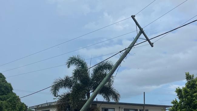 Power was cut to almost 600 Sarina residents for hours after a power pole fell, also wiping out traffic lights on the Bruce Highway.