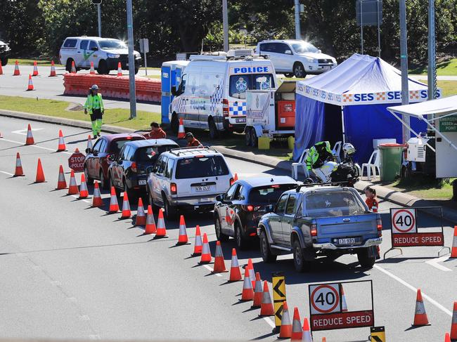 Queensland Police stop and inspect vehicles attempting to enter Queensland at Tugun outside the Gold Coast Airport border crossing. Photo Scott Powick Newscorp