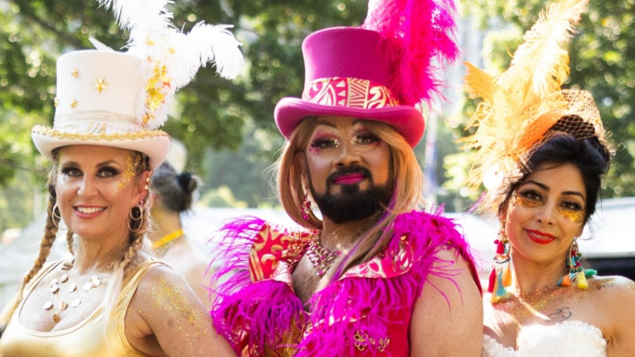 Crowds descend for iconic Mardi Gras parade