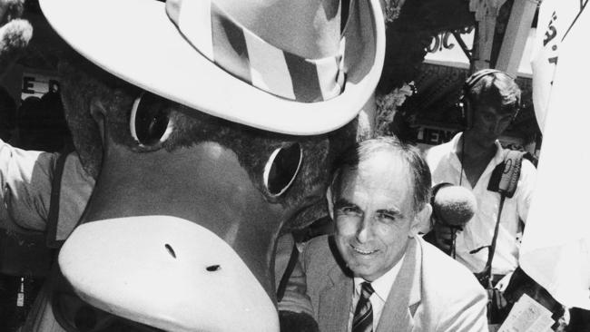 Expo 88 mascot Oz and chairman Sir Llewellyn (Llew) Edwards.