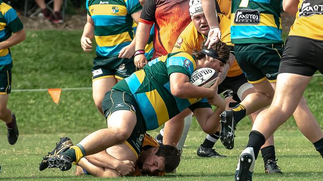 Ollie Baker falling to ground for SEQ. Picture Chris Lodge