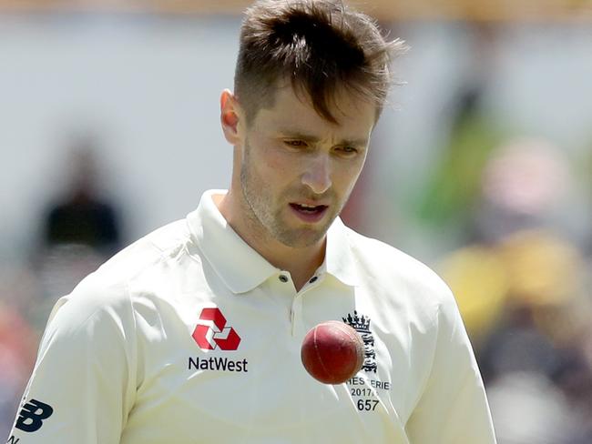 Chris Woakes of England prepares to bowl on Day 4 of the Third Test match between Australia and England at the WACA in Perth, Sunday, December 17, 2017. (AAP Image/Richard Wainwright) NO ARCHIVING, EDITORIAL USE ONLY, IMAGES TO BE USED FOR NEWS REPORTING PURPOSES ONLY, NO COMMERCIAL USE WHATSOEVER, NO USE IN BOOKS WITHOUT PRIOR WRITTEN CONSENT FROM AAP