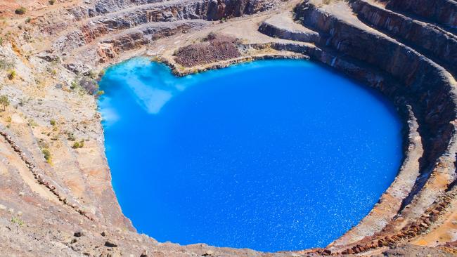 The abandoned Mary Kathleen Uranium mine west of Cloncurry.