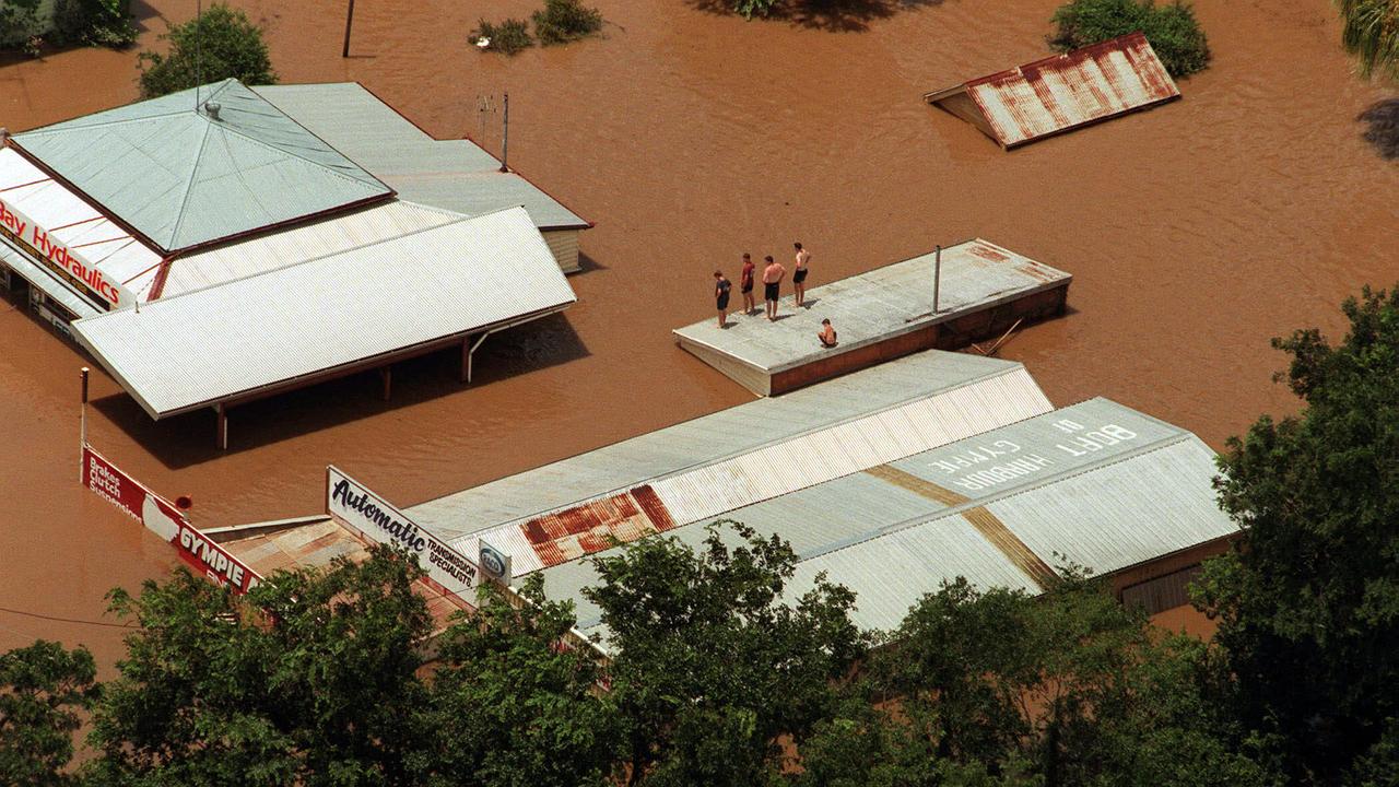 10 feb 1999 Aerials of Gympie floods pic by Nathan/Richter - weather qld flooded buildings