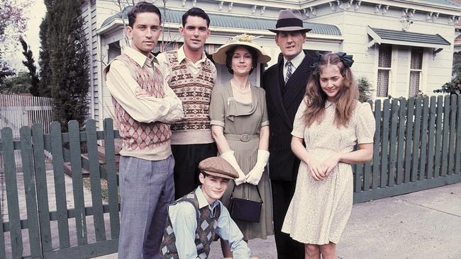 The Sullivans cast.