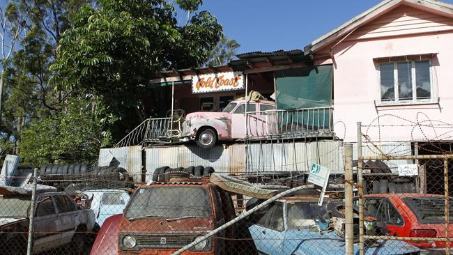  Gold Coast Kitsch List - Pink FX Holden at Gold Coast Auto Wreckers 