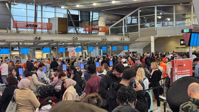 Jetstar’s screens turned blue at Sydney Airport on Friday afternoon. Picture: X