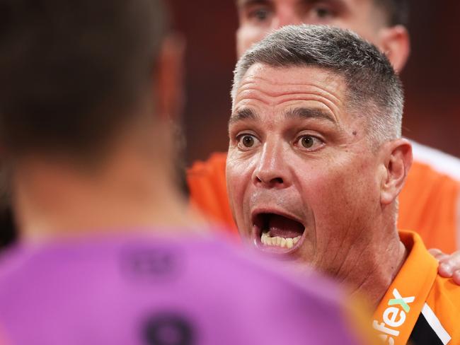 SYDNEY, AUSTRALIA - MARCH 09:  Giants head coach Adam Kingsley speaks to players at three quarter time during the AFL Opening Round match between Greater Western Sydney Giants and Collingwood Magpies at ENGIE Stadium, on March 09, 2024, in Sydney, Australia. (Photo by Matt King/AFL Photos/via Getty Images )